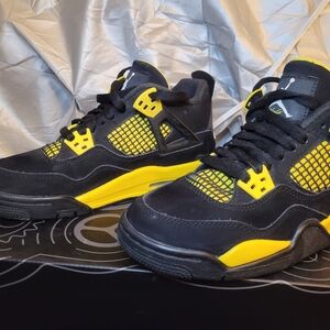 Size 4Y - Jordan 4 Retro Mid Thunder 2022